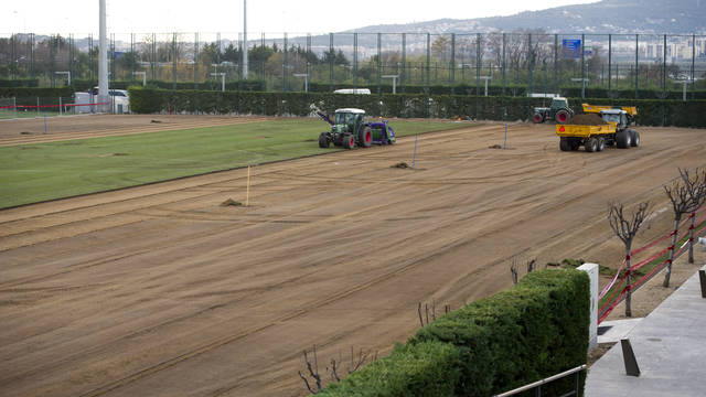 2012-01-05_CAMBIO_CESPED_CAMPO_4_CIUTAT_ESPORTIVA_002.v1325777657.jpg