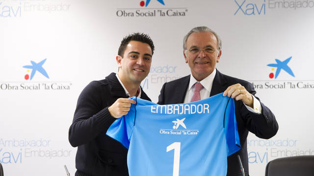 2012-02-20_PRESENTACION_XAVI_HERNANDEZ_EMBAJADOR_OBRA_SOCIAL_LA_CAIXA_011.v1329758779.jpg