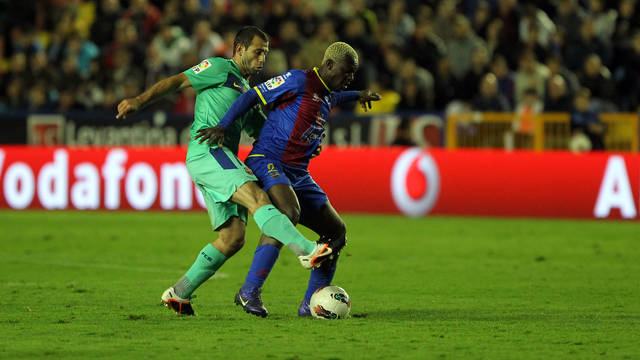 Mascherano and Koné (Levante). PHOTO: MIGUEL RUIZ-FCB.