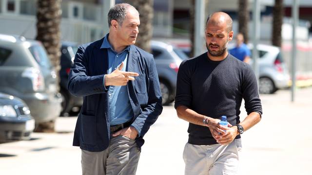 Zubizarreta and Pep Guardiola, at the Ciutat Esportiva / PHOTO: ARXIU FCB.