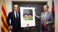 Javier Faus, vicepresident del FC Barcelona, i Nicolae Badea, president del Dinamo de Bucarest. FOTO: ÀLEX CAPARRÓS - FCB.