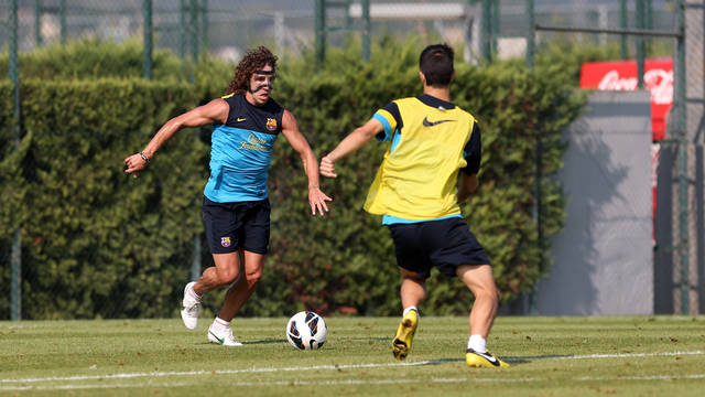 Puyol, amb una màscara protectora, durant l'entrenament d'aquest dimecres / FOTO: MIGUEL RUIZ - FCB