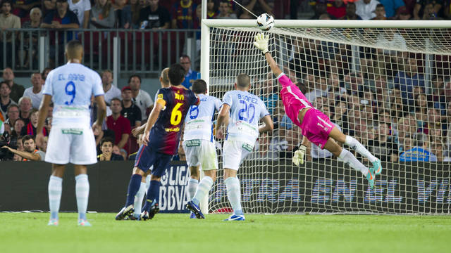 L'instant del gol de Xavi contra el Granada. FOTO: ÀLEX CAPARRÓS-FCB.