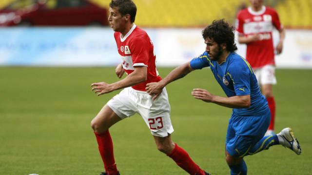 Kombarov in action / PHOTO: www.zimbio.com