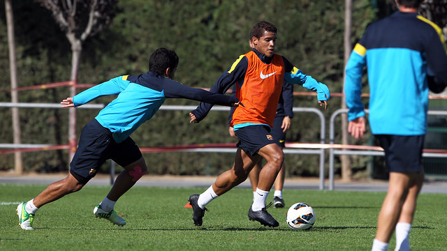 Jonathan dos Santos, esta mañana en el entrenamiento llevado a cabo con el filial / FOTO: MIGUEL RUIZ  FCB