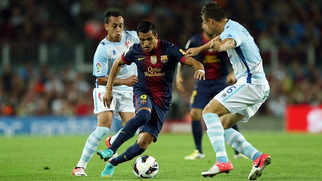 Alexis against Granada CF / FOTO: MIGUEL RUIZ - FCB