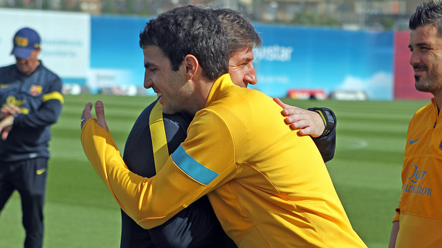 Cesc being congratulated by Jordi Roura at training today / PHOTO: MIGUEL RUIZ – FCB