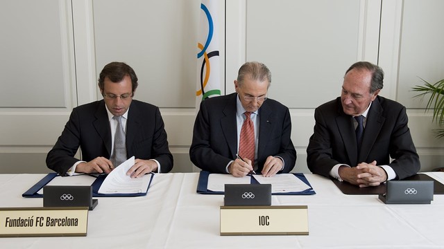 Rosell, Rogge y Pont, durante la firma del acuerdo esta mañana en Lausana. FOTO: CIO/Arnaud Meylan Rosell, Rogge y Pont, durante la firma del acuerdo esta mañana en Lausana. FOTO: CIO/Arnaud Meylan