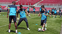 Messi, Oier i Abidal, durant l'entrenament d'aquest diumenge / FOTO: MIGUEL RUIZ-FCB