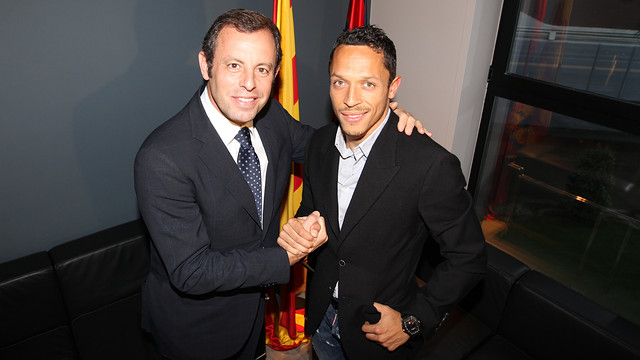 Adriano Correia and Sandro Rosell. PHOTO: MIGUEL RUIZ-FCB.