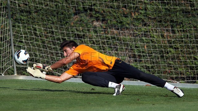 http://media1.fcbarcelona.com/media/asset_publics/resources/000/056/397/size_640x360/aturades_1_.v1370957255.JPG
