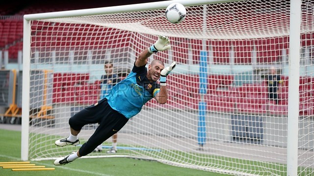 http://media1.fcbarcelona.com/media/asset_publics/resources/000/056/398/size_640x360/aturades_4_.v1370957261.JPG