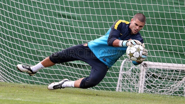 http://media1.fcbarcelona.com/media/asset_publics/resources/000/056/400/size_640x360/aturades_6_.v1370957266.JPG