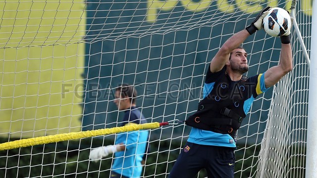 http://media1.fcbarcelona.com/media/asset_publics/resources/000/056/401/size_640x360/aturades_7_.v1370957270.JPG