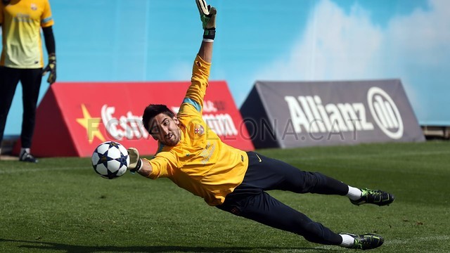 http://media1.fcbarcelona.com/media/asset_publics/resources/000/056/417/size_640x360/aturades_23_.v1370957314.JPG