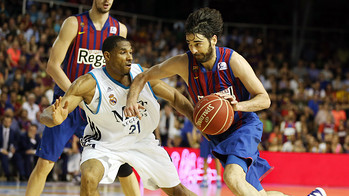 Navarro, defensat per Darden. FOTO: MIGUEL RUIZ - FCB