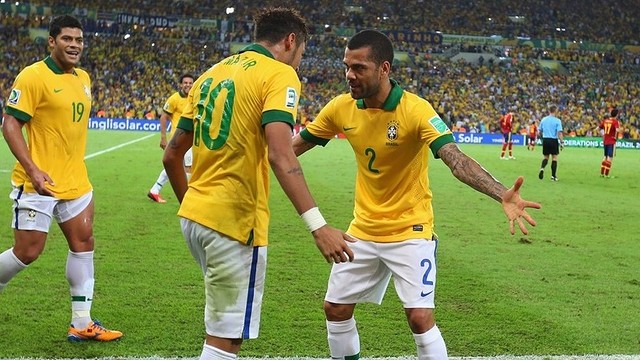 Neymar and Alves/ PHOTO: www.fifa.com