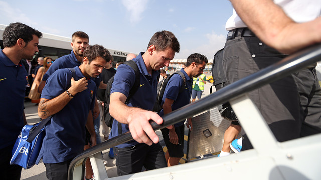 Messi boarding the plane / PHOTO: MIGUEL RUIZ-FCB