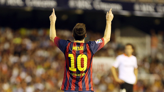 Messi celebrates one of his goals in Mestalla / PHOTO: MIGUEL RUIZ - FCB