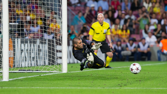 Valdés saving a penalty. PHOTO: GERMÁN PARGA - FCB