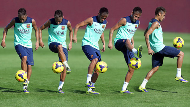 Secuencia de Neymar haciendo toques con el balón durante el entrenamiento / FOTO: MIGUEL RUIZ  FCB