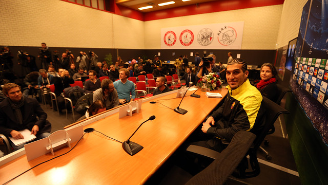 José Manuel Pinto, protagonista de la roda de premsa del Barça a l'Amsterdam Arena / FOTO: MIGUEL RUIZ - FCB