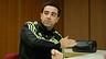 Xavi soal City pada leg pertama Xavi sedang menyilangkan tangannya saat wawancara dengan Daily Mail