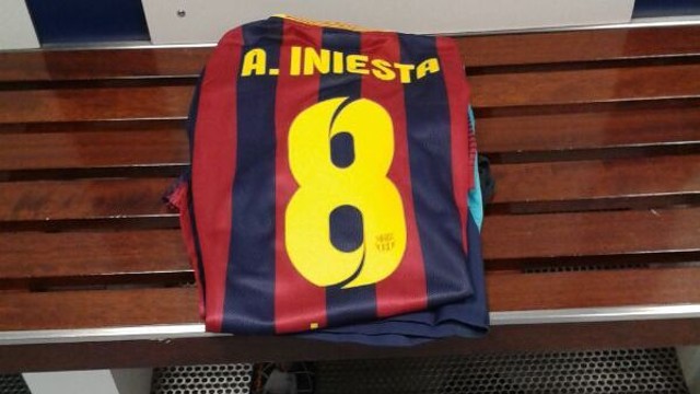 Iniesta's shirt is already in its place