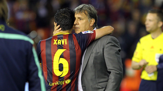 Martino and Xavi after the cup final / PHOTO: MIGUEL RUIZ-FCB