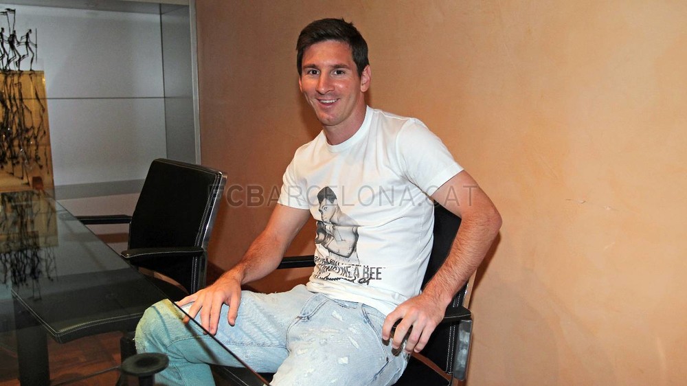 2014-05-19_FIRMA_MESSI_01-Optimized.v1400512638.JPG