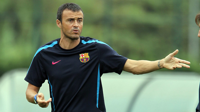 Luis Enrique, dirigiendo al Barça B.