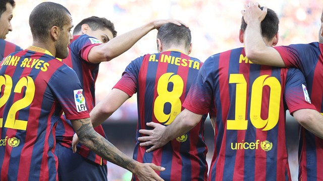 Los jugadores del Barça celebran un gol contra el Osasuna / FOTO: Arxiu FCB