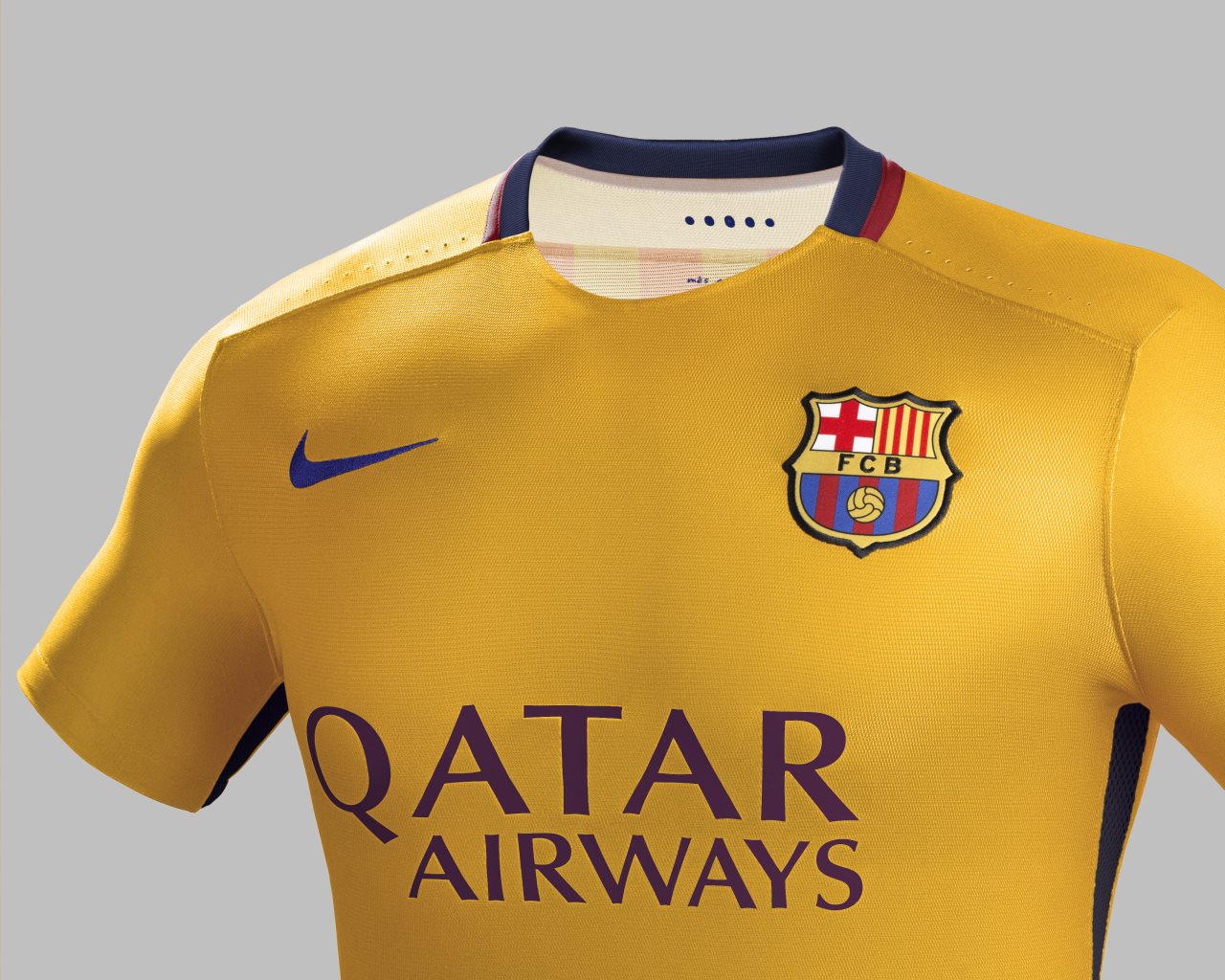 Fa15_Club_Kits_PR_Match_Crest_A_Barcelona_R_neck_HFR1-Optimized.v1432415733.jpg