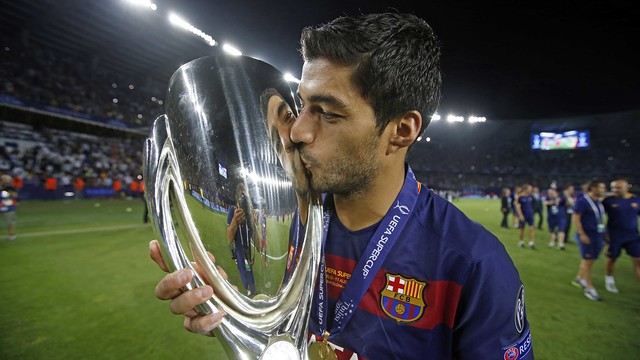 Suárez with a thoroughly deserved trophy / MIGUEL RUIZ
