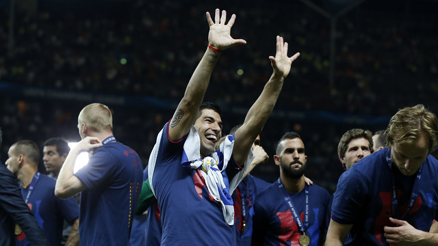 Luis Suárez celebrating winning the Champions League last season / MIGUEL RUIZ - FCB