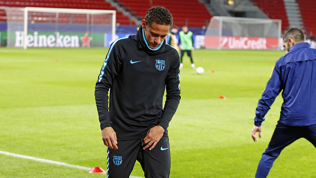 Neymar leaves the training session with a groin injury / MIGUEL RUIZ - FCB