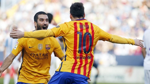 Arda Turan and Leo Messi celebrating against Málaga / MIGUEL RUIZ-FCB