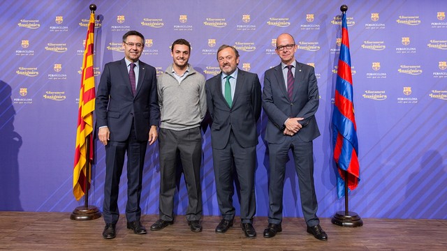 El presidente del RACC, Josep Mateu, ha sido uno de los socios que ha recibido la insignia de oro / GERMAN PARGA - FCB El presidente del RACC, Josep Mateu, ha sido uno de los socios que ha recibido la insignia de oro / GERMAN PARGA - FCB